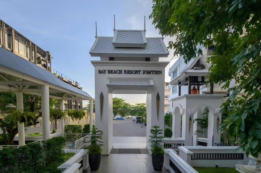 Bay Beach Resort Jomtien Pattaya Exteriör bild